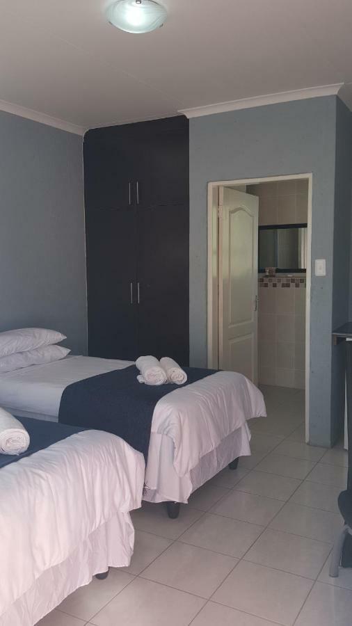 Silver Rest Guesthouse Mafikeng Exterior photo