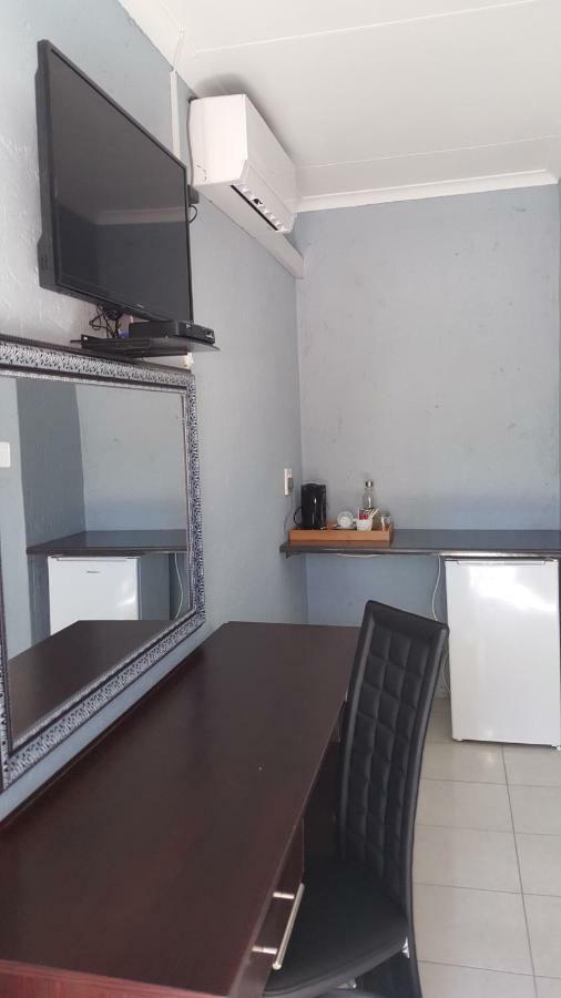 Silver Rest Guesthouse Mafikeng Exterior photo