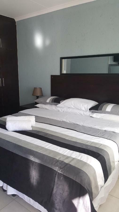 Silver Rest Guesthouse Mafikeng Exterior photo