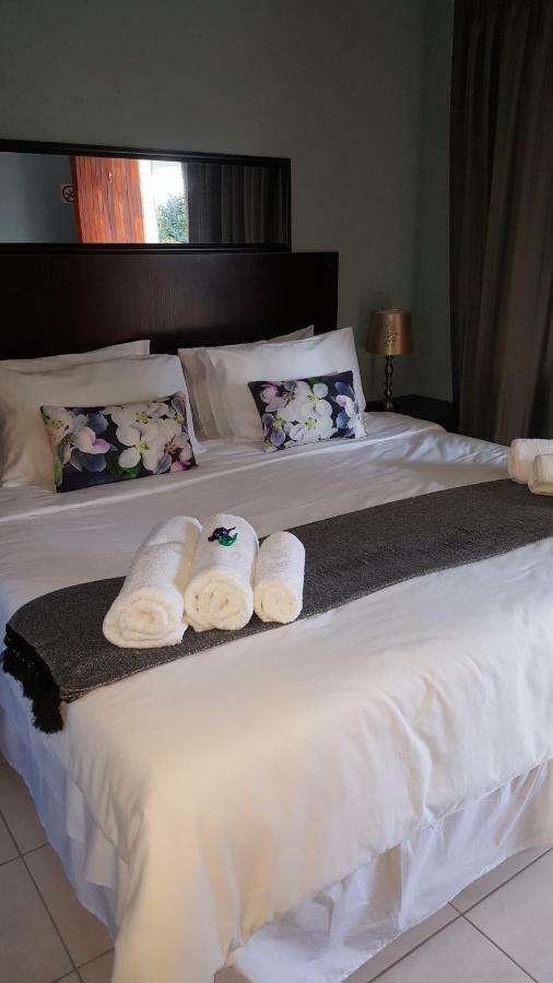 Silver Rest Guesthouse Mafikeng Exterior photo