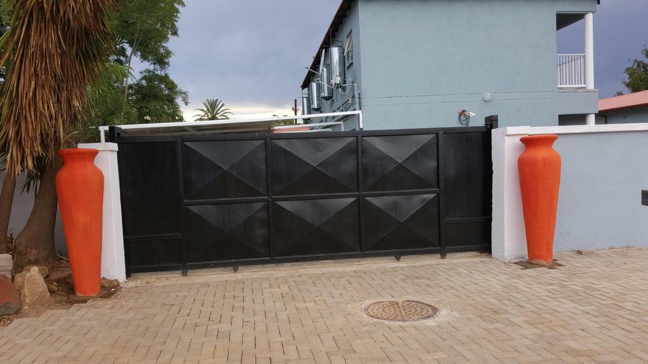 Silver Rest Guesthouse Mafikeng Exterior photo